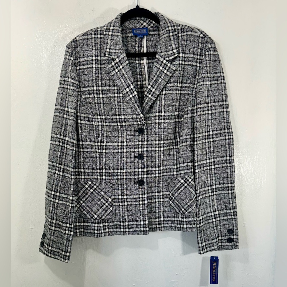 Size 18 NWT Pendleton Preppy black/white plaid blazer.Washable 100% cotton.